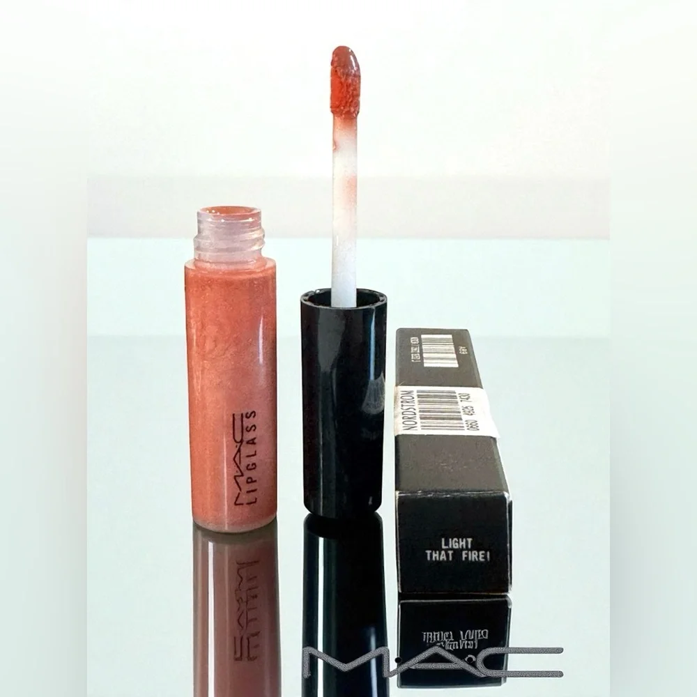 MAC LIGHT THAT FIRE! LIPGLASS. NEW IN BOX. LIMITED EDITION.